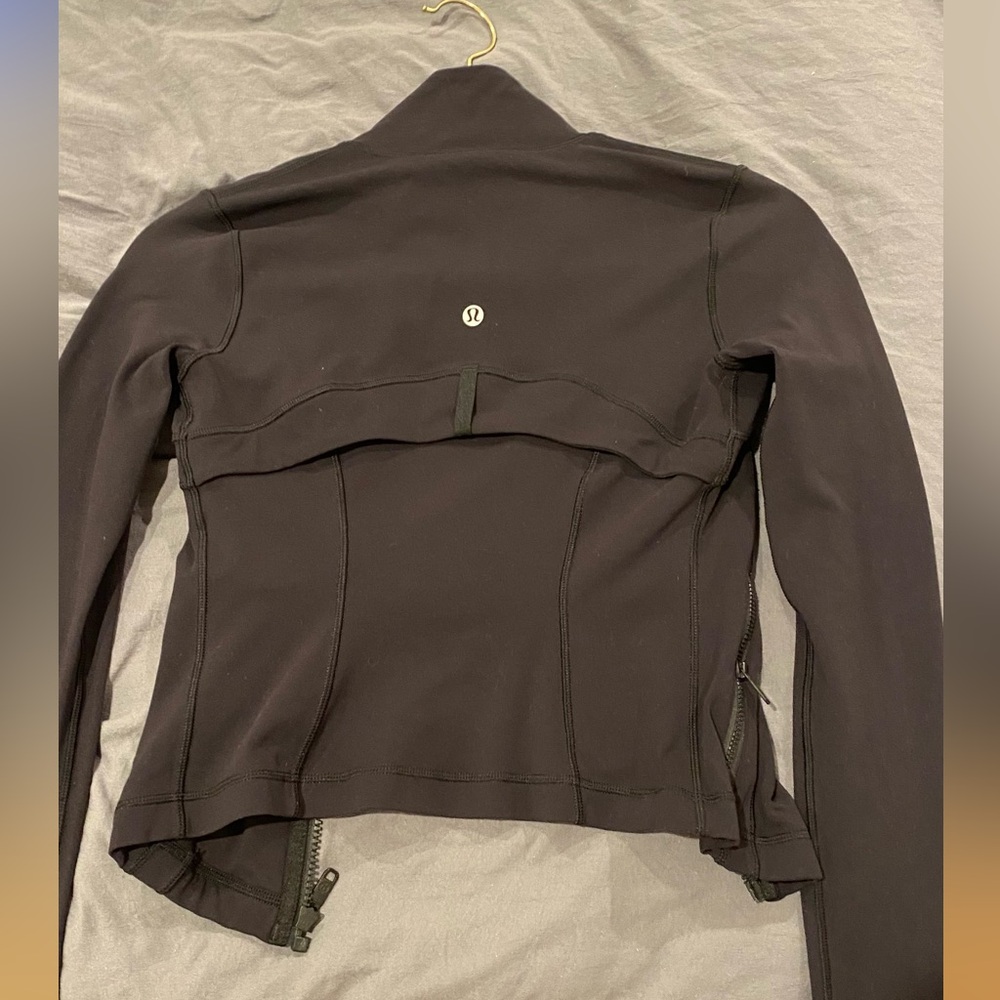 Cropped Lululemon Jacket Size 2 -Black.